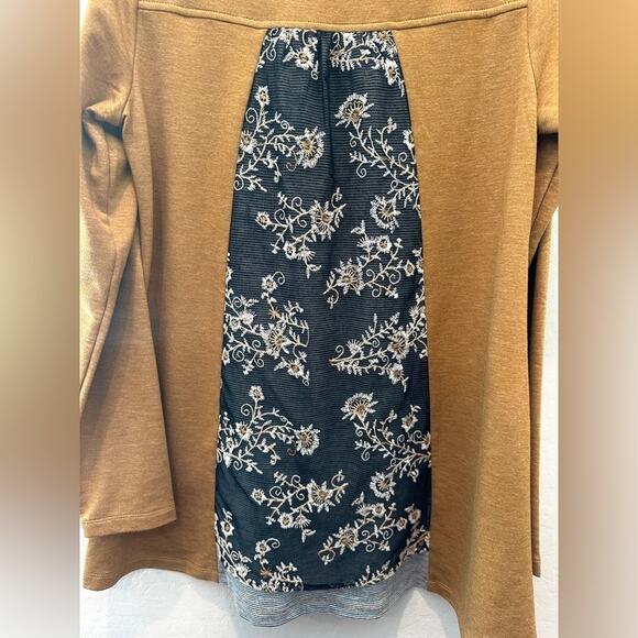 LOGO BY LORI GOLDSTEIN | Mustard V-Neck Tunic Top Lace Hem & Floral Back | XS - Picture 4 of 7
